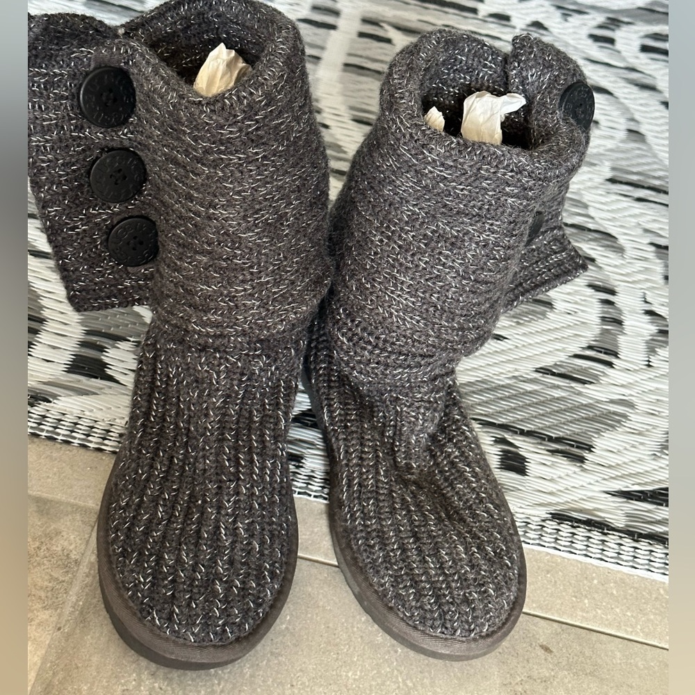 🎁UGG Australia vintage cozy boots size 7 nice condition price to sell 🤦‼️
